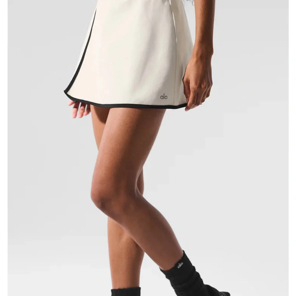 XXS airbrush streamlined skirt Ivory/ Black